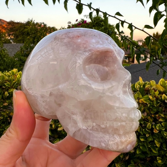 Quartzy Flower Agate Skull - Picture 4 of 10